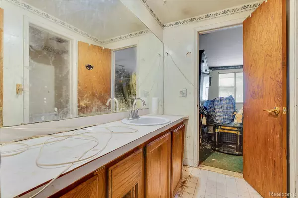 15846 W 11 Mile RD #27, Southfield, MI 48076