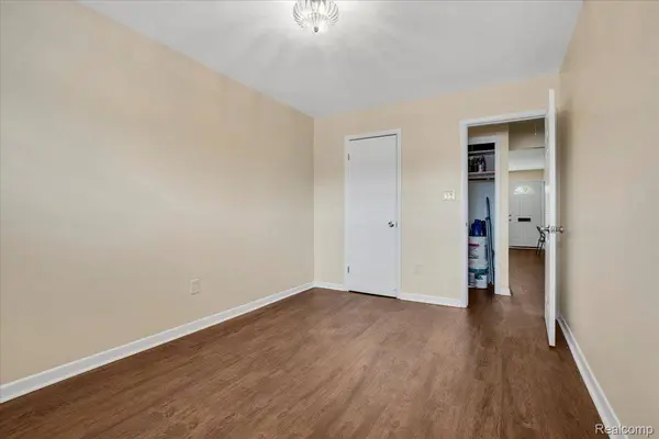 22444 Kelly RD #11, Eastpointe, MI 48021