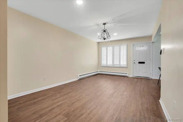22444 Kelly RD #11, Eastpointe, MI 48021