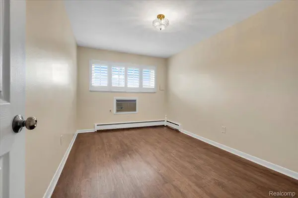 22444 Kelly RD #11, Eastpointe, MI 48021