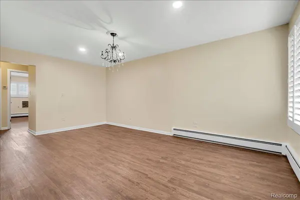 22444 Kelly RD #11, Eastpointe, MI 48021