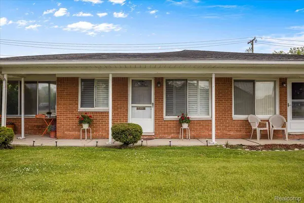 22444 Kelly RD #11, Eastpointe, MI 48021