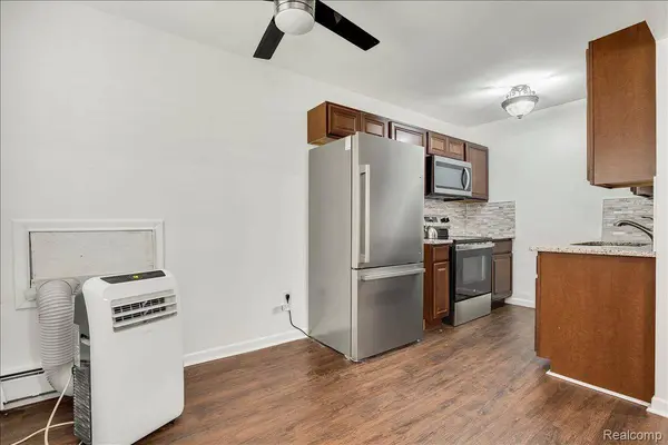 22444 Kelly RD #11, Eastpointe, MI 48021