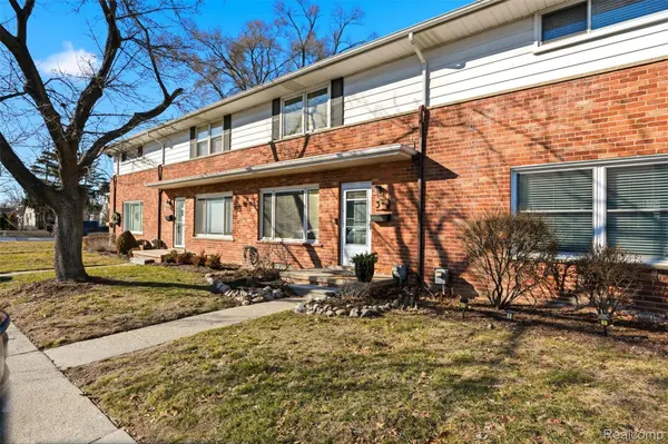 2604 Rochester RD, Royal Oak, MI 48073