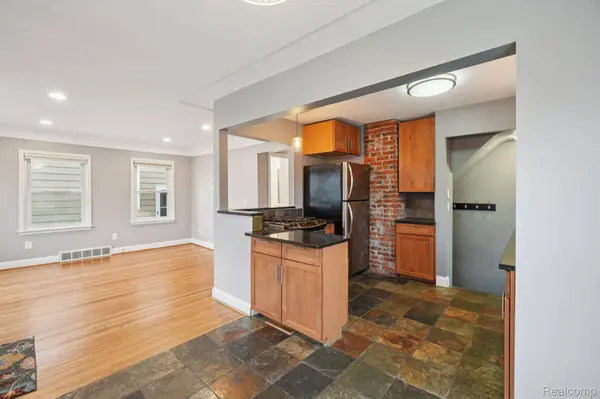 233 Linden AVE, Royal Oak, MI 48073