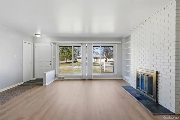 29624 Pleasant TRL, Southfield, MI 48076