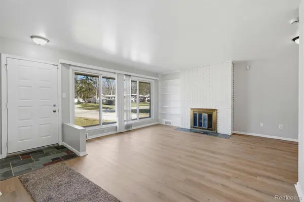 29624 Pleasant TRL, Southfield, MI 48076