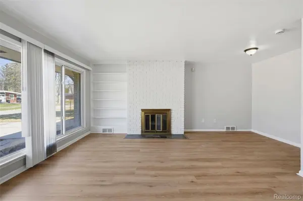 29624 Pleasant TRL, Southfield, MI 48076