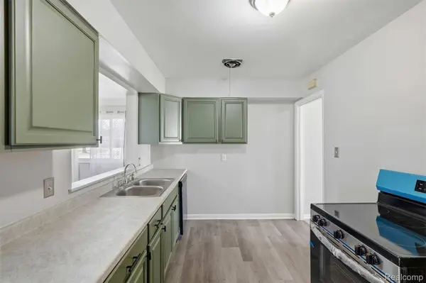 29624 Pleasant TRL, Southfield, MI 48076