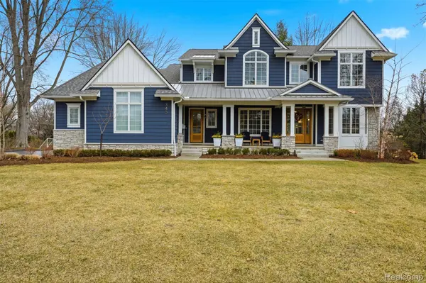 345 Dalebrook LN, Bloomfield Hills, MI 48301