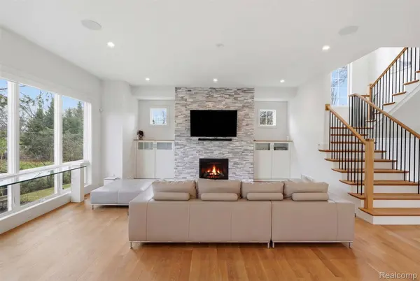 345 Dalebrook LN, Bloomfield Hills, MI 48301