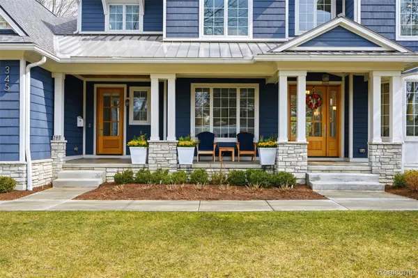 345 Dalebrook LN, Bloomfield Hills, MI 48301