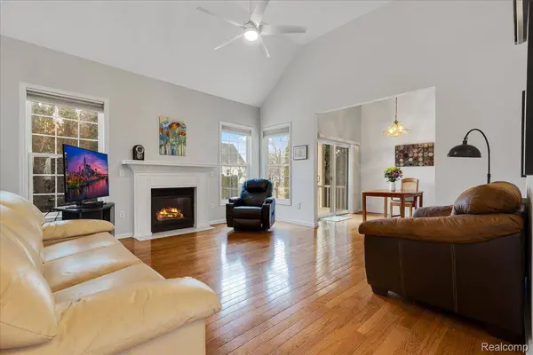 34652 Rosebud LN, Richmond, MI 48062