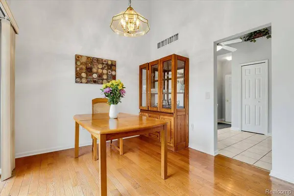 34652 Rosebud LN, Richmond, MI 48062