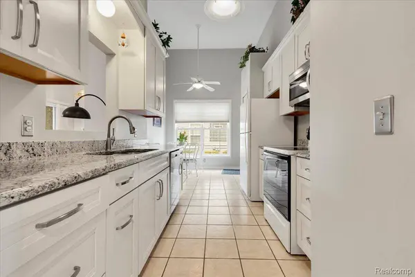 34652 Rosebud LN, Richmond, MI 48062