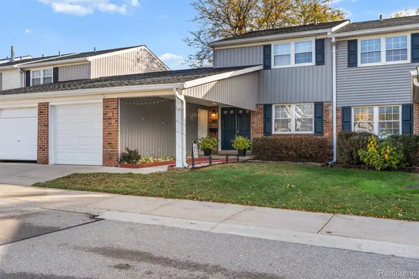 42258 Norwood CT, Northville, MI 48167