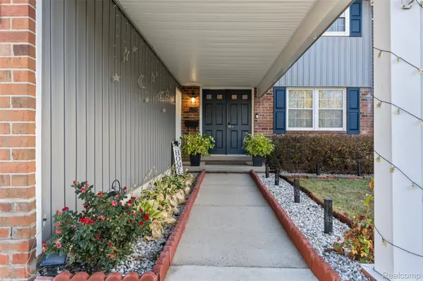 42258 Norwood CT, Northville, MI 48167