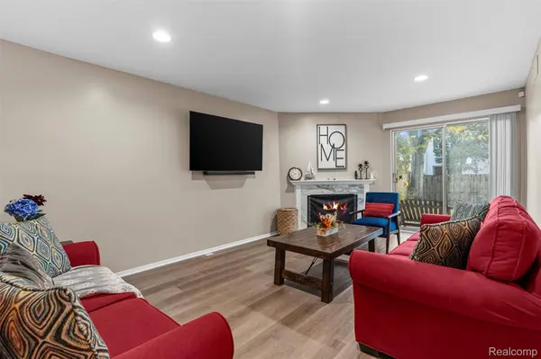 42258 Norwood CT, Northville, MI 48167