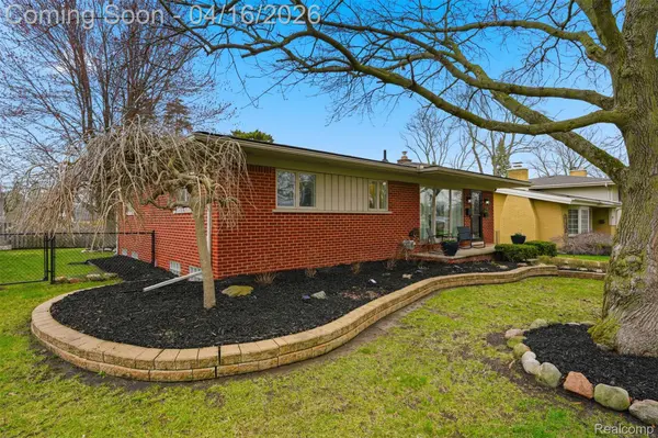 314 Debra LN, Northville, MI 48167