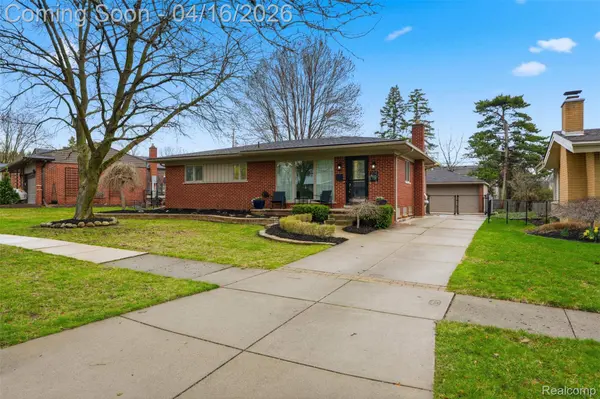 314 Debra LN, Northville, MI 48167