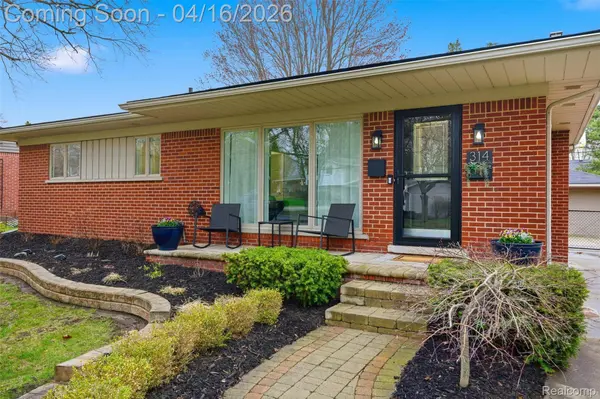 314 Debra LN, Northville, MI 48167