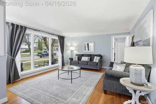 314 Debra LN, Northville, MI 48167
