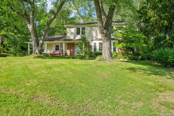 2675 Douglas DR, Bloomfield Hills, MI 48304