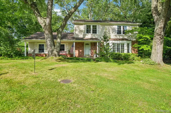 2675 Douglas DR, Bloomfield Hills, MI 48304