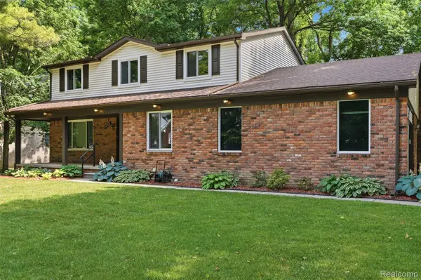 1880 Welling DR, Troy, MI 48085