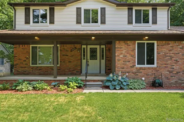 1880 Welling DR, Troy, MI 48085