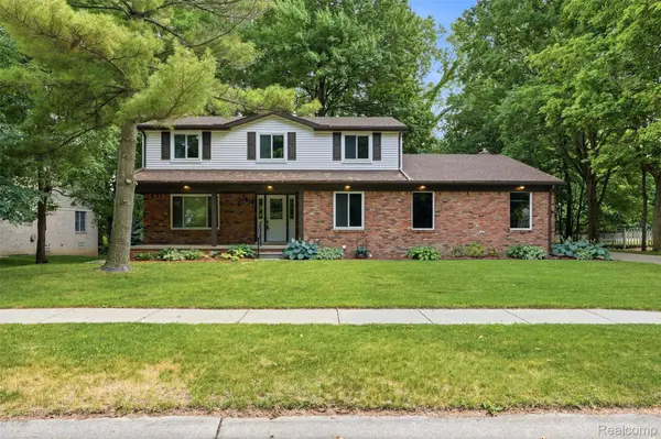1880 Welling DR, Troy, MI 48085
