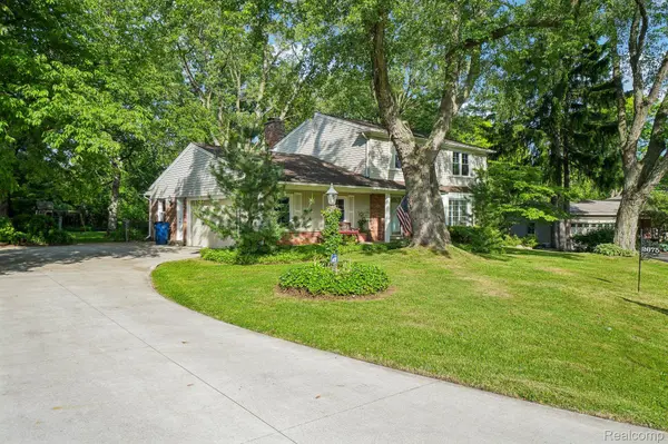 2675 Douglas DR, Bloomfield Hills, MI 48304