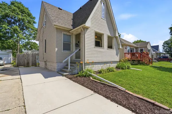 735 E Maxlow AVE, Hazel Park, MI 48030