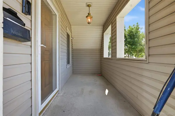 735 E Maxlow AVE, Hazel Park, MI 48030