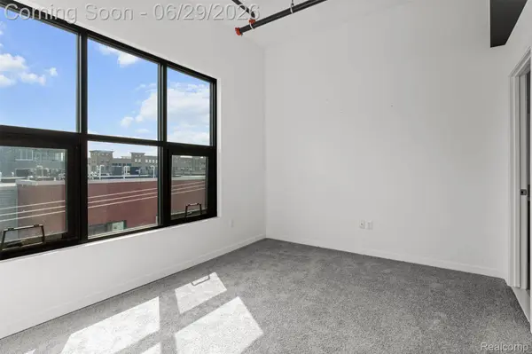 100 N Center ST #404, Royal Oak, MI 48067