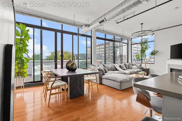 100 N Center ST #404, Royal Oak, MI 48067