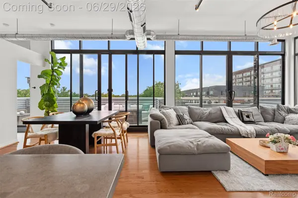 100 N Center ST #404, Royal Oak, MI 48067
