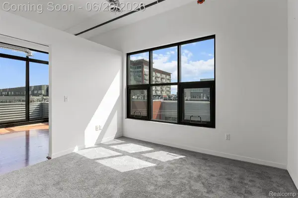 100 N Center ST #404, Royal Oak, MI 48067