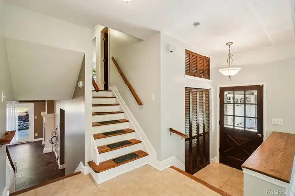 1424 Fairway DR, Birmingham, MI 48009