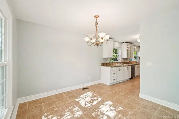 1424 Fairway DR, Birmingham, MI 48009