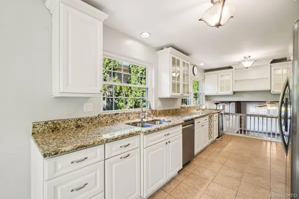 1424 Fairway DR, Birmingham, MI 48009