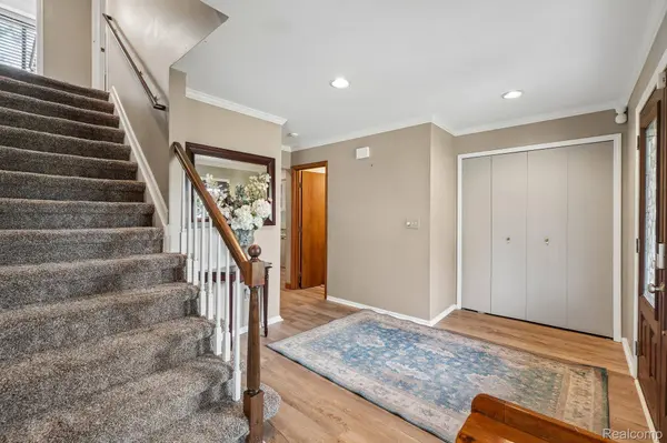 36339 Parklane CIR, Farmington Hills, MI 48335