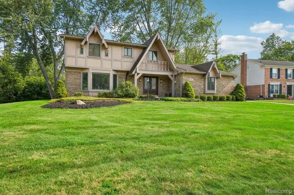 36339 Parklane CIR, Farmington Hills, MI 48335