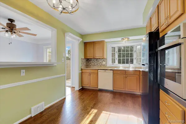 28550 Malvina DR, Warren, MI 48088