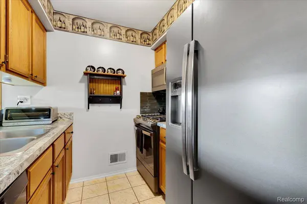 35352 Tall Oaks DR, Sterling Heights, MI 48312