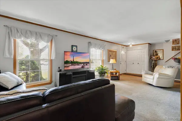 35352 Tall Oaks DR, Sterling Heights, MI 48312