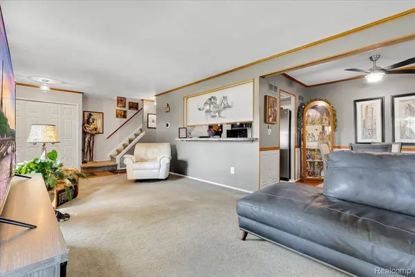 35352 Tall Oaks DR, Sterling Heights, MI 48312
