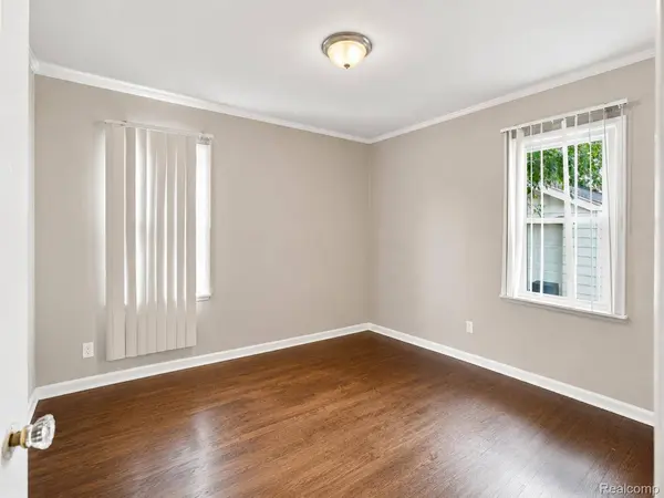 2400 Guthrie AVE, Royal Oak, MI 48067