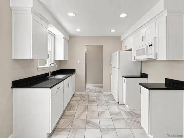 2400 Guthrie AVE, Royal Oak, MI 48067