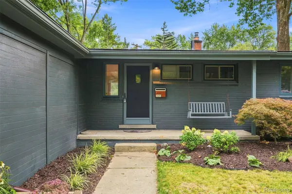 1011 Brooklawn DR, Troy, MI 48084